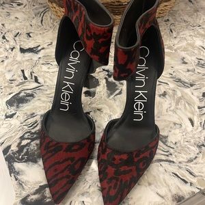 Red and black cheetah zip up pumps!!